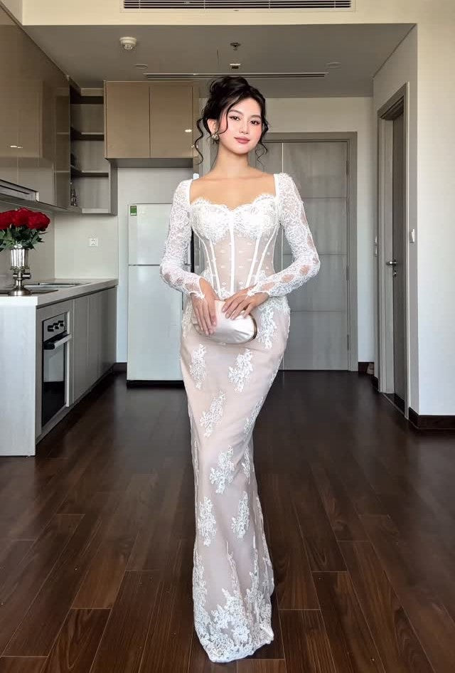 Sexy U Collar Long Sleeve Lace White Dress
